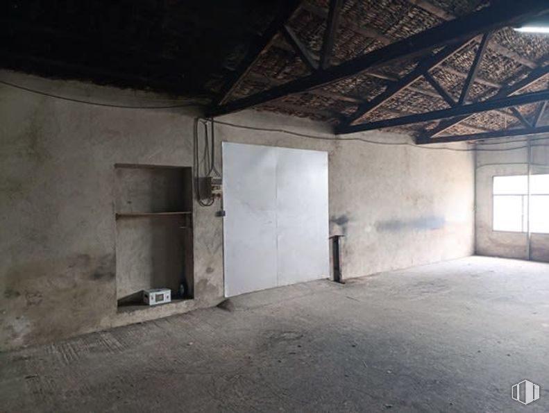 Industrial for sale at Avenida Pilar, Fuente el Saz de Jarama, Madrid, 28140 with window, flooring, floor, ceiling, concrete, hall, daylighting, building material, plaster and basement around