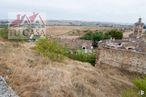 Land for sale at Calle Subida del Hospital, Toledo, 45006 with building, plant, sky, plant community, ecoregion, cloud, land lot, vegetation, grass and wall around