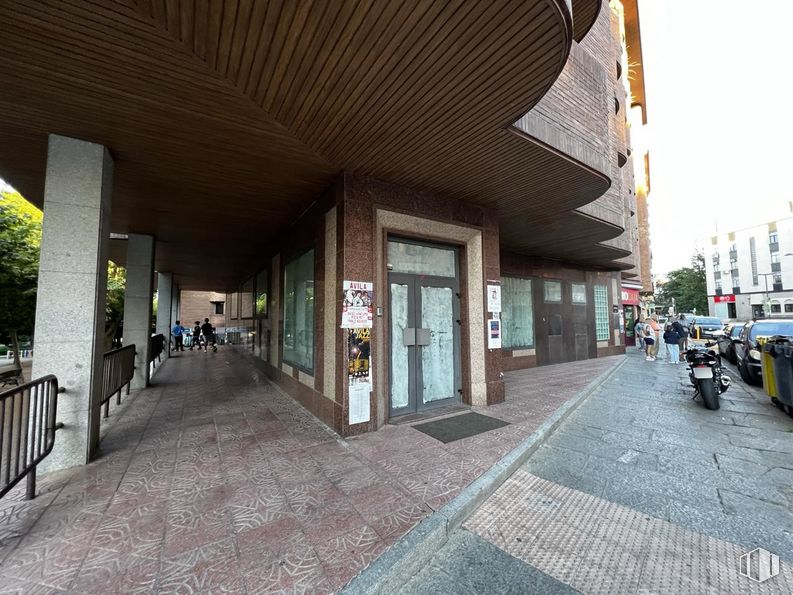 Retail for rent at Calle Arevalo, Ávila, 05001 with building, plant, urban design, road surface, house, sidewalk, facade, city, window and shade around