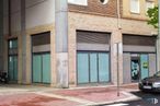 Retail for sale at Calle Rafael Alberti, 11, Collado Villalba, Madrid, 28400 with car, window, vehicle, architecture, building, vehicle registration plate, line, wheel, brick and facade around