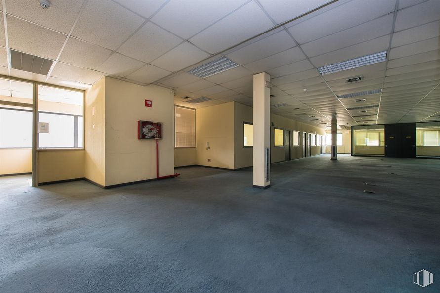 Oficina en venta en Calle Almazara, Tres Cantos, Madrid, 28760 con hall, accesorio, suelos, suelo, techo, vidrio, espacio, edificio, ciudad y hormigón alrededor