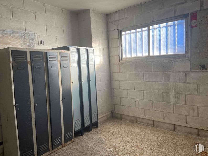 Industrial for sale at Zona industrial, Colmenar Viejo, Madrid, 28770 with window, wall, flooring, floor, composite material, grey, locker, tile and aluminium around