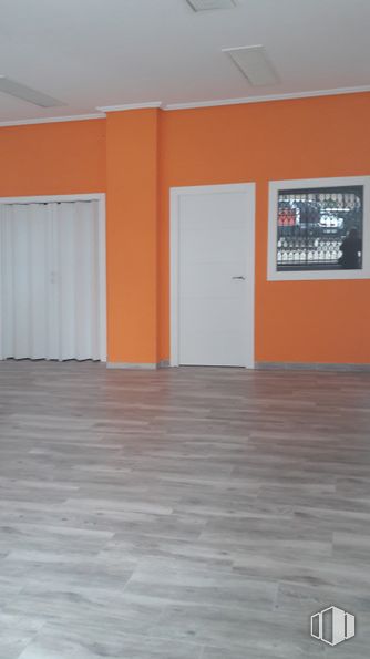 Local en alquiler y venta en Calle Pintor Ribera, 5, Móstoles, Madrid, 28933 con marco, puerta, madera, accesorio, suelo, suelos, pintura, madera dura, tinte para madera y techo alrededor