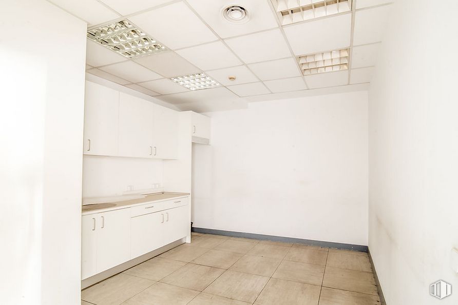 Oficina en venta en Doctor Severo Ochoa, Alcobendas, Madrid, 28100 con ebanistería, edificio, madera, diseño de interiores, accesorio, pavimento, piso, pasillo, propiedad material y casa alrededor