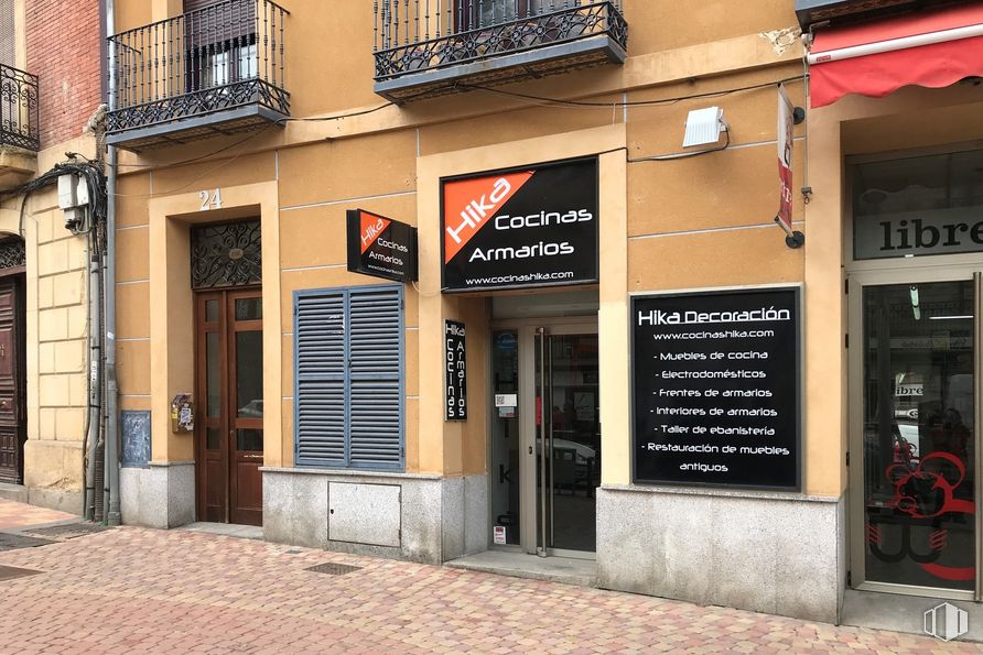 Retail for sale at Calle José Zorilla, 24, Segovia, 40002 with window blind, door, building, fixture, window, brick, font, real estate, facade and house around