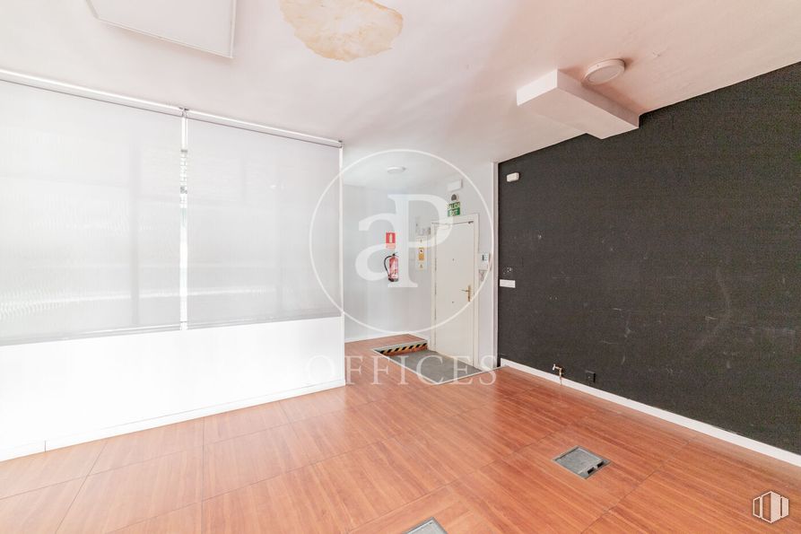 Oficina en alquiler en Calle San Germán, Tetuán, Madrid, 28020 con edificio, madera, casa, interiorismo, accesorios de fontanería, suelos, suelo, pared, tinte para madera y madera dura alrededor