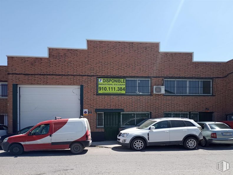 Nave en venta en Zona industrial Arganda, Arganda del Rey, Madrid, 28500 con coche, camioneta, ventana, edificio, rueda, luz de estacionamiento, neumático, vehículo terrestre, vehículo y propiedad alrededor