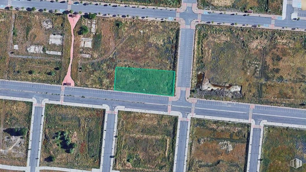 Land for sale at Calle Juan Aurelio Sanchez Tadeo, Ávila, 05002 with animal, plant, slope, land lot, architecture, urban design, grass, road surface, vegetation and tree around