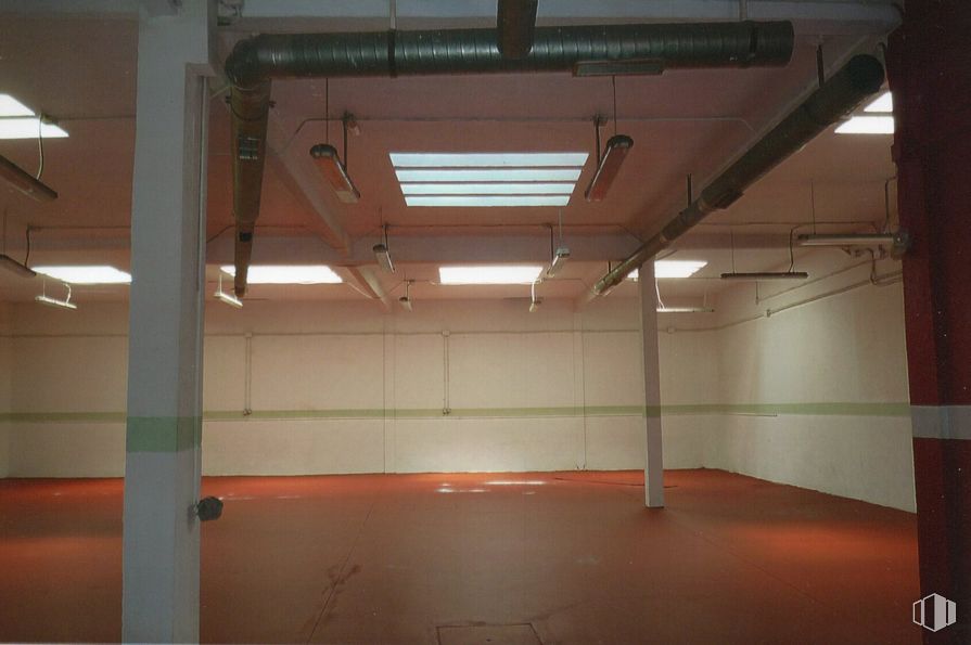 Retail for sale at Calle Isabela Saverana, 14, Carabanchel, Madrid, 28044 with wood, hall, floor, shade, beam, field house, flooring, tints and shades, ceiling and glass around