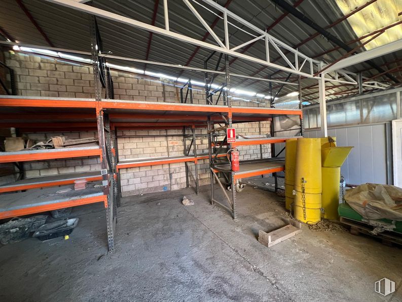 Industrial for sale at Zona Avenida Madrid, Arganda del Rey, Madrid, 28500 with ceiling, floor, shelving, metal, beam, building material, pipe, shelf, steel and plywood around