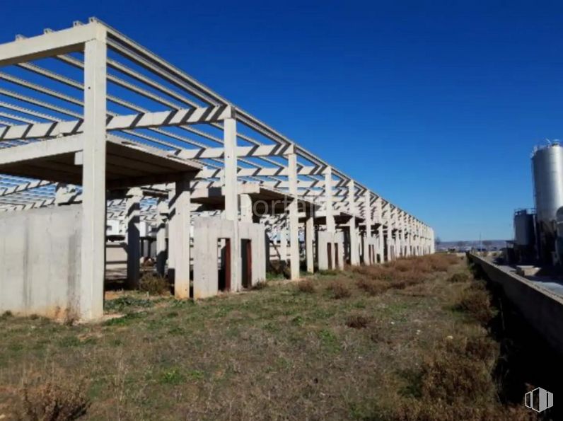 Land for sale at Calle Vega del Tajo, Guadalajara, 19209 with building, sky, plant, shade, landscape, rural area, road, wood, grass and beam around