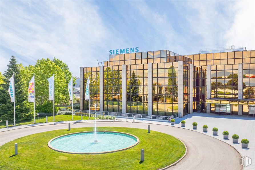 Oficina en alquiler en Ronda Europa, 5, Tres Cantos, Madrid, 28760 con nube, cielo, planta, durante el día, propiedad, agua, edificio, infraestructura, árbol y diseño urbano alrededor