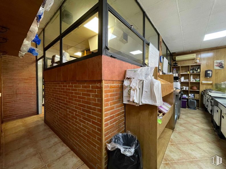 Local en venta en Calle Serracines, 4, Alcalá de Henares, Madrid, 28801 con equipaje y bolsos, madera, edificio, ebanistería, diseño de interiores, cocina, suelo, piso, encimera y bienes raíces alrededor