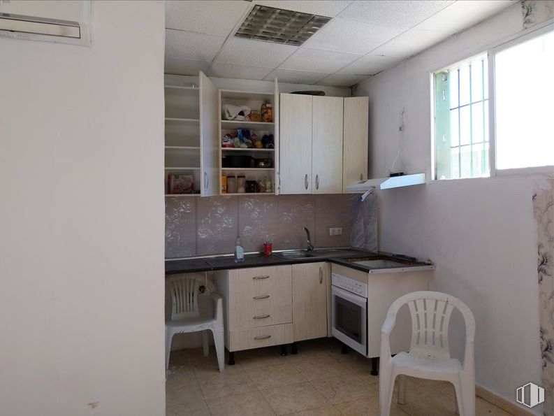 Nave en venta en Calle Barrio de la Estación, Yeles, Toledo, 45220 con silla, ventana, ebanistería, propiedad, mueble, encimera, fregadero, grifo, madera y cocina alrededor