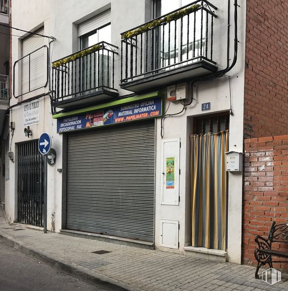 Local en alquiler en Calle Pez, 24, Campo Real, Madrid, 28510 con mesa de trabajo, puerta, propiedad, accesorio, ventana, planta, madera, superficie de carretera, edificio y fachada alrededor