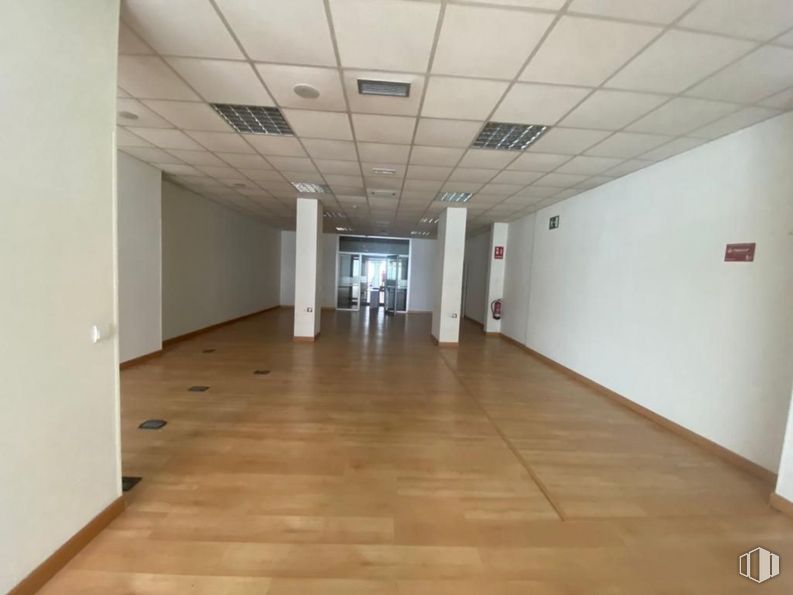 Local en alquiler en Zona centro, Alcorcón, Madrid, 28921 con accesorio, edificio, hall, suelos, suelo, madera, suelo de baldosas, techo, evento y material compuesto alrededor