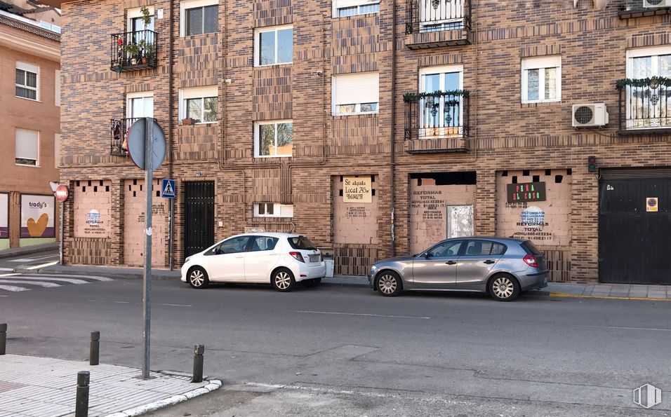 Local en alquiler y venta en Calle Higuera, 1, Humanes de Madrid, Madrid, 28970 con coche, edificio, rueda, ventana, neumático, vehículo, infraestructura, exterior automotriz, superficie de carretera y barrio alrededor