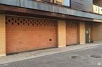 Retail for sale at Calle Emilio García Grediaga, 5, Aranjuez, Madrid, 28300 with window, building, door, wood, road surface, brickwork, asphalt, brick, flooring and facade around