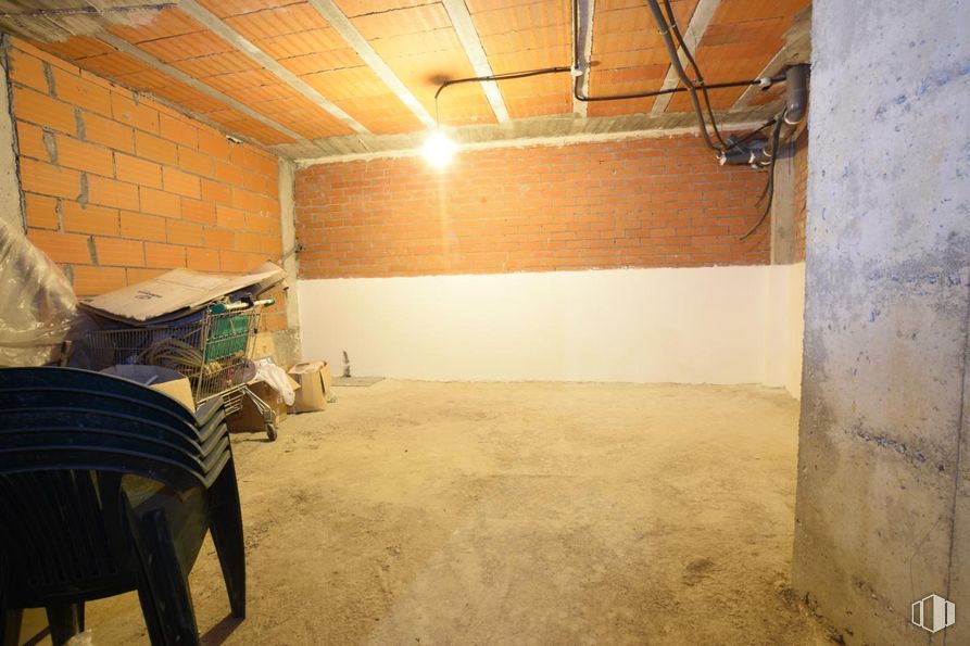 Retail for sale & for rent at Zona centro , Villarejo de Salvanés, Madrid, 28590 with furniture, wood, flooring, floor, tints and shades, ceiling, hall, beam, brick and brickwork around