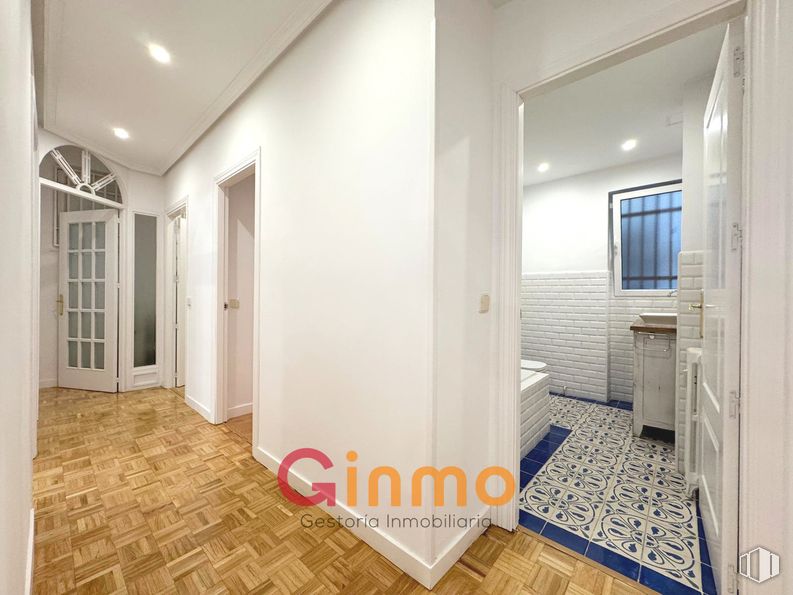 Oficina en alquiler en Calle General Díaz Porlier, Salamanca, Madrid, 28006 con ventana, puerta, suelos, suelo, techo, interiorismo, apartamento, suelo de baldosas, azulejo y moldeo alrededor