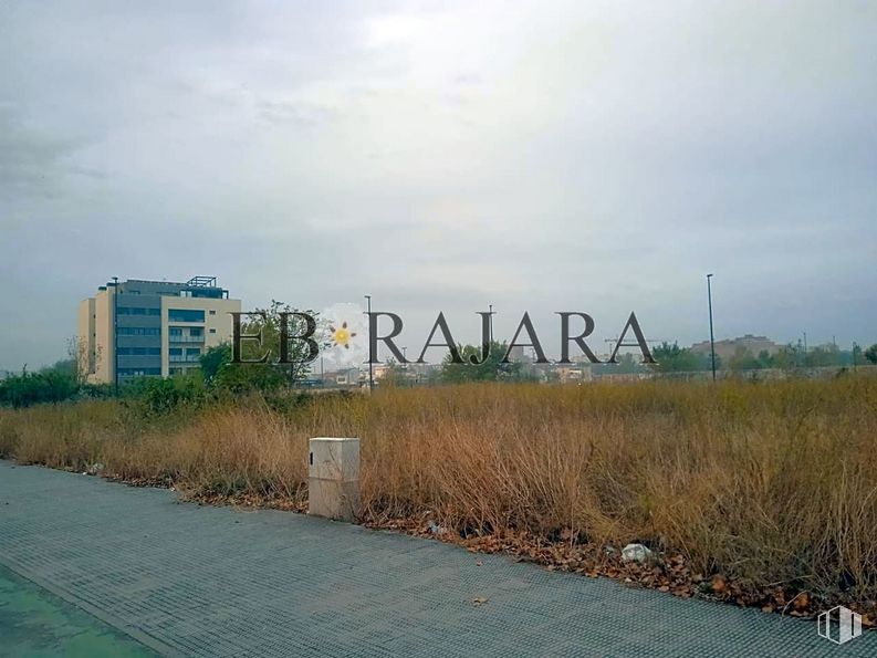 Land for sale at Calle Almiro Robledo, Talavera de la Reina, Toledo, 45600 with building, cloud, sky, plant, ecoregion, land lot, grass, road surface, asphalt and urban design around