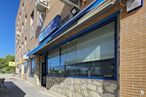 Retail for sale at Avenida Río Boladiez, 30, Toledo, 45007 with window, building, sky, neighbourhood, shade, plant, residential area, facade, real estate and commercial building around