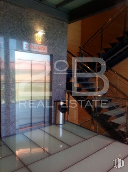 Office for sale at Rivas Centro, Plaza Constitución, 2, Rivas-Vaciamadrid, Madrid, 28529 with product, lighting, wood, fixture, wall, rectangle, material property, glass, font and tints and shades around