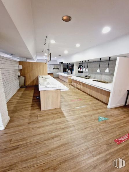 Local en alquiler en Calle Solana, Torrejón de Ardoz, Madrid, 28850 con edificio, madera, hall, suelos, suelo, tinte para madera, suelo laminado, madera dura, casa y sala de estar alrededor