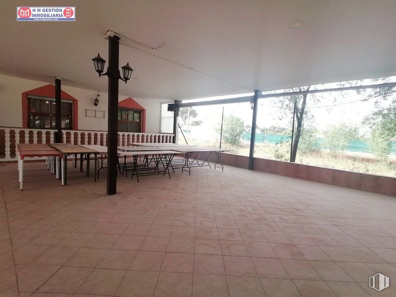 Retail for sale & for rent at Zona laguna, Villafranca de los Caballeros, Toledo, 45730 with light fixture, interior design, architecture, floor, wall, flooring, gas, sky, shade and wood around