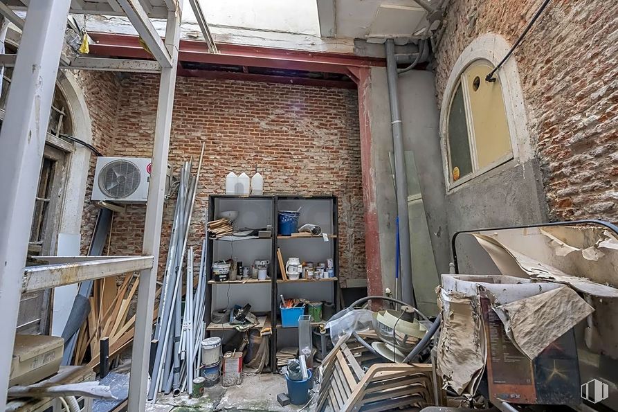 Retail for sale at Calle Nao, 8, Centro, Madrid, 28004 with window, wood, wall, brickwork, building, brick, city, engineering, facade and machine around