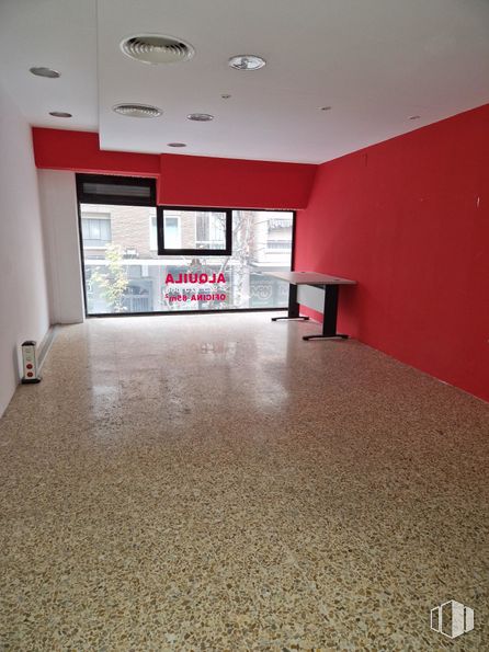 Oficina en alquiler en Calle Muñoz Urra, 7, Talavera de la Reina, Toledo, 45600 con mesa, ventana, hall, madera, suelo, suelos, accesorio, techo, madera dura y edificio alrededor