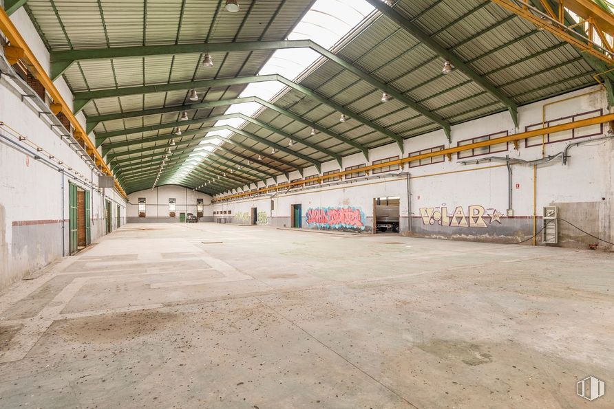 Industrial for sale at Carretera Madrid - Toledo, Olías del Rey, Toledo, 45280 with floor, flooring, ceiling, composite material, concrete, hall, warehouse, daylighting, building material and beam around