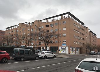 Local en alquiler en Calle Ana Mariscal, 3, Vicálvaro, Madrid, 28032 con coche, edificio, nube, neumático, luz de estacionamiento automotriz, vehículo terrestre, cielo, vehículo, rueda y placa de matrícula del vehículo alrededor