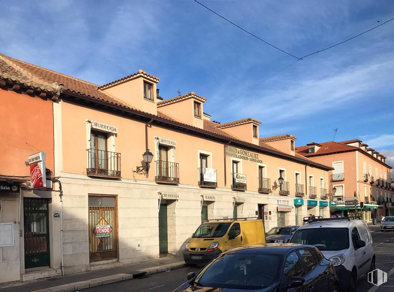 Office for rent at Calle Gobernador, Aranjuez, Madrid, 28300 with car, window, neighbourhood, town, street, sidewalk, parking, city car and electrical supply around