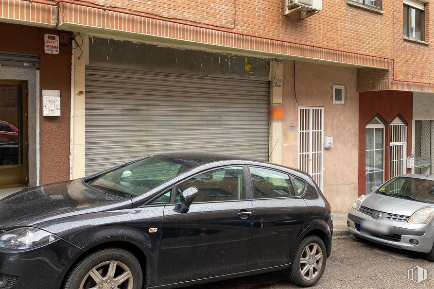 Local en alquiler en Calle Mar Negro, Las Rozas de Madrid, Madrid, 28230 con coche, neumático, rueda, puerta, ventana, luz de estacionamiento, vehículo terrestre, vehículo, matrícula del vehículo y capó alrededor