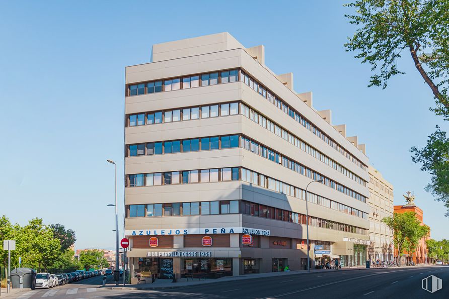 Office for rent at Avenida Llano Castellano, 13, Fuencarral - El Pardo, Madrid, 28034 with building, sky, property, tree, tower block, house, architecture, urban design, condominium and neighbourhood around