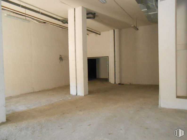 Retail for sale & for rent at Calle Calera, Talavera de la Reina, Toledo, 45600 with hall, floor, flooring, wood, fixture, ceiling, composite material, concrete, plaster and building material around