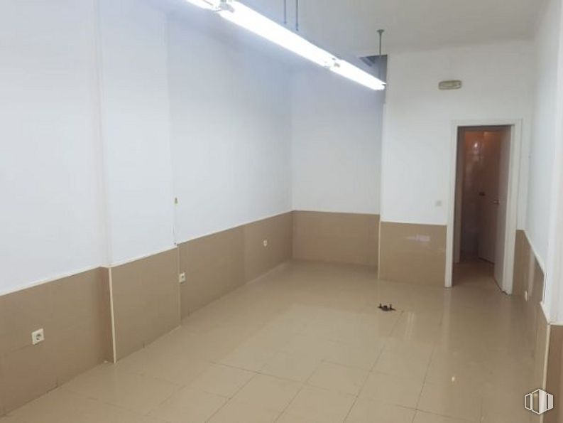 Local en venta en Calle Las Palmas, Móstoles, Madrid, 28938 con puerta, hall, accesorio, suelos, suelo, edificio, madera, techo, vidrio y madera dura alrededor