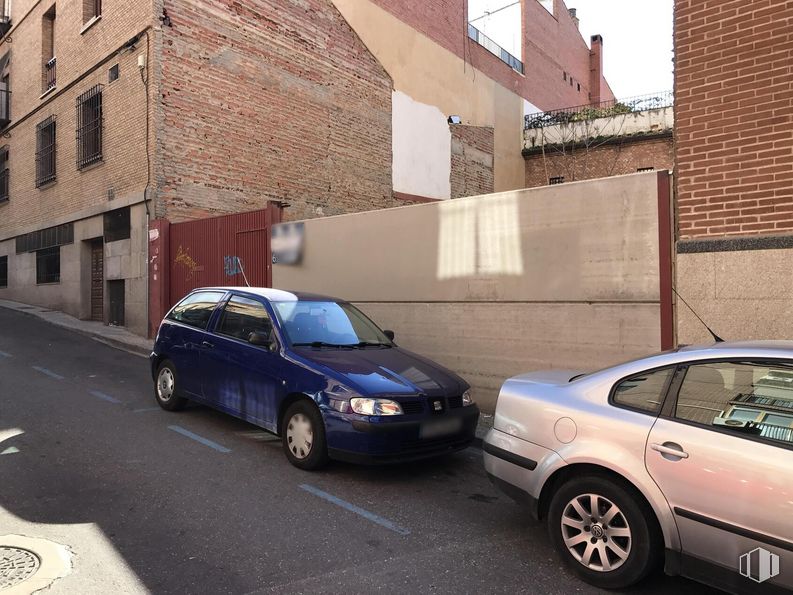 Land for sale at Calle Covarrubias, Toledo, 45003 with wheel, car, tire, automotive parking light, land vehicle, vehicle, building, window, automotive lighting and infrastructure around