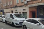 Retail for sale at Calle Santa Alicia, Puente de Vallecas, Madrid, 28018 with car, van, wheel, window, land vehicle, tire, vehicle, vehicle registration plate, automotive side-view mirror and building around