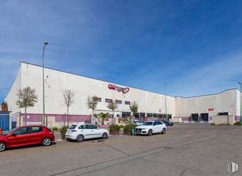 Industrial for rent at Calle Helena Rubistein, 4, Getafe, Madrid, 28906 with car, building, automotive parking light, sky, wheel, tire, vehicle, motor vehicle, automotive tail & brake light and cloud around