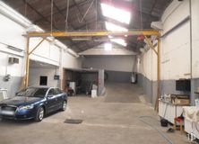 Industrial for sale at Paseo Olivos, 95, La Latina, Madrid, 28011 with car, tire, automotive parking light, wheel, vehicle, hood, automotive lighting, building, automotive tire and automotive design around