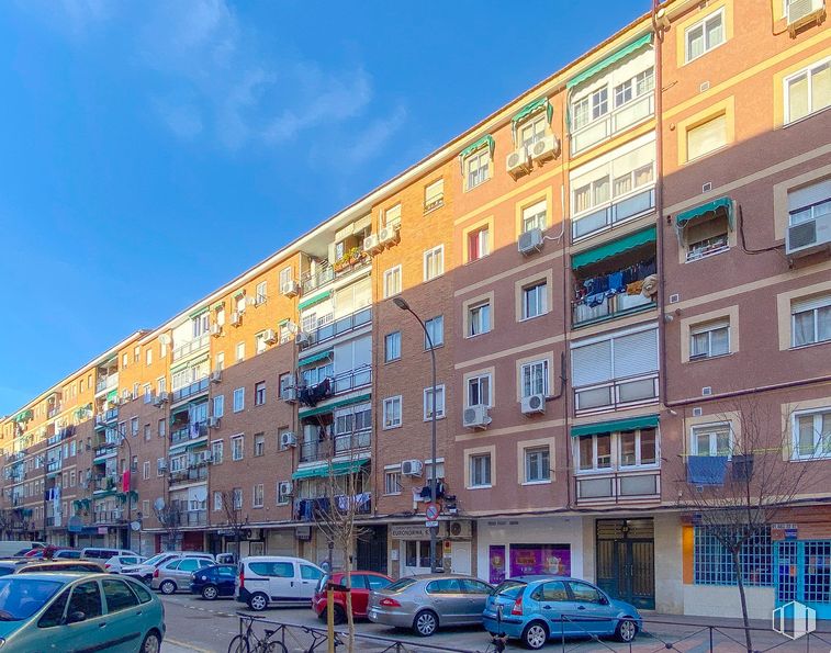 Local en venta en Calle Doctor Barraquer, 21, Getafe, Madrid, 28903 con coche, edificio, neumático, vehículo terrestre, rueda, cielo, vehículo, ventana, azul y nube alrededor