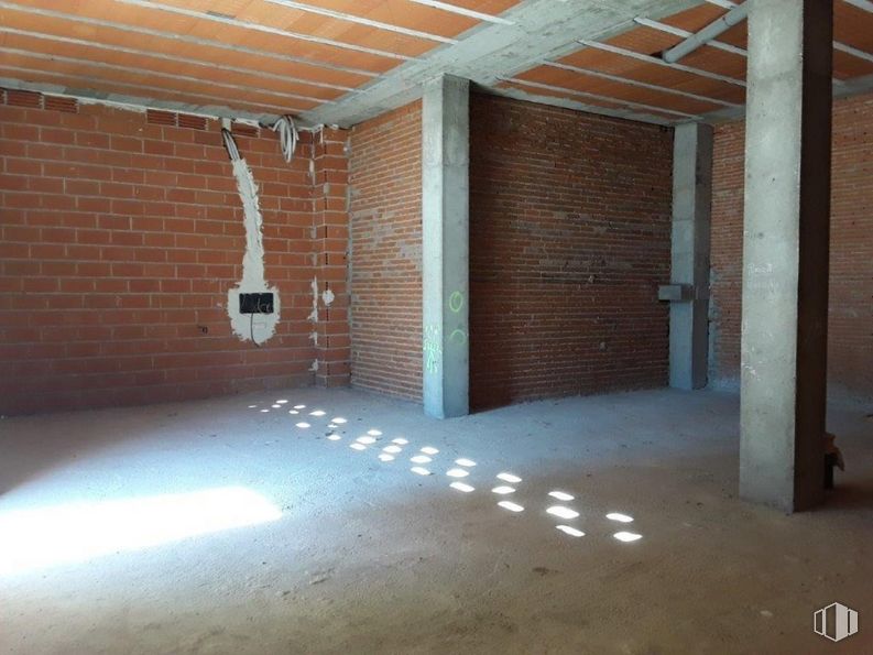 Retail for sale at Paseo Navegantes, Arganda del Rey, Madrid, 28500 with wood, building, interior design, floor, flooring, brickwork, building material, brick, material property and hall around