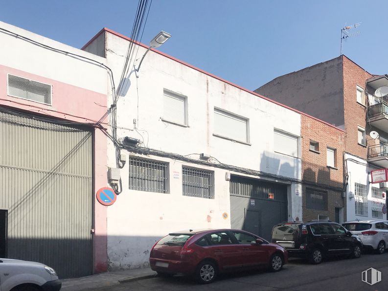 Nave en venta en Calle San Fernando, 20, Leganés, Madrid, 28917 con coche, ventana, edificio, rueda, neumático, luz de estacionamiento automotriz, vehículo terrestre, cielo, propiedad y vehículo alrededor