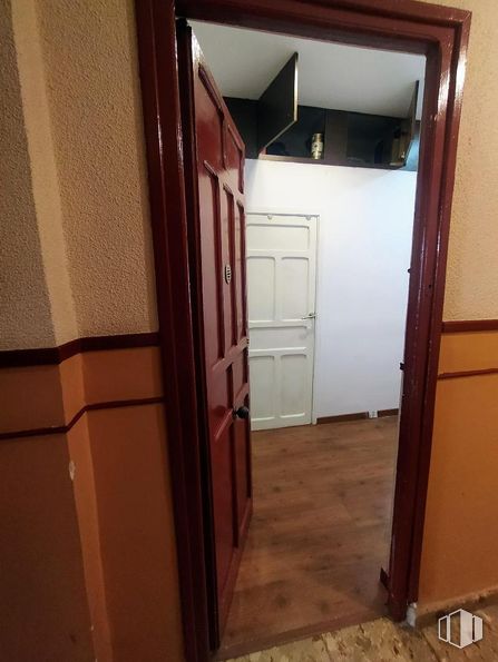 Oficina en venta en Barrio La Chopera, Arganzuela, Madrid, 28045 con espejo, puerta, madera, accesorio, tinte para madera, piso, pavimentos, casa, cerrojo y puerta de casa alrededor