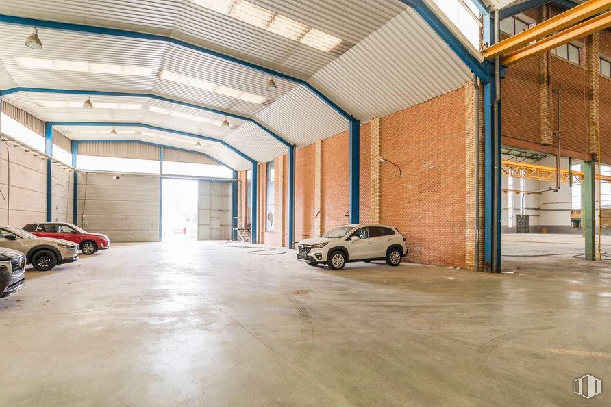 Industrial for sale at Carretera Madrid - Toledo, Olías del Rey, Toledo, 45280 with car, floor, garage, parking, parking lot and hall around