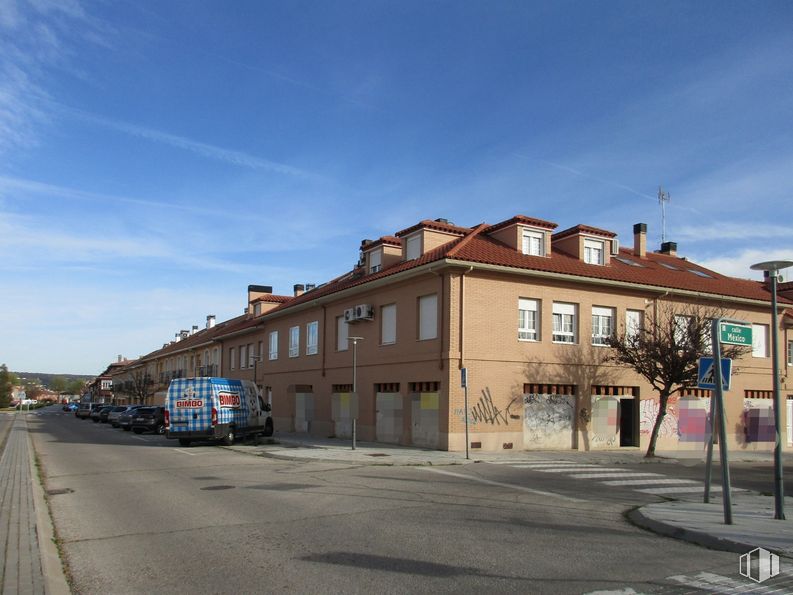 Local en alquiler en Paseo Descubrimiento, San Martín de la Vega, Madrid, 28330 con edificio, camioneta, cielo, nube, ventana, superficie de carretera, vehículo, luz de la calle, asfalto y diseño urbano alrededor