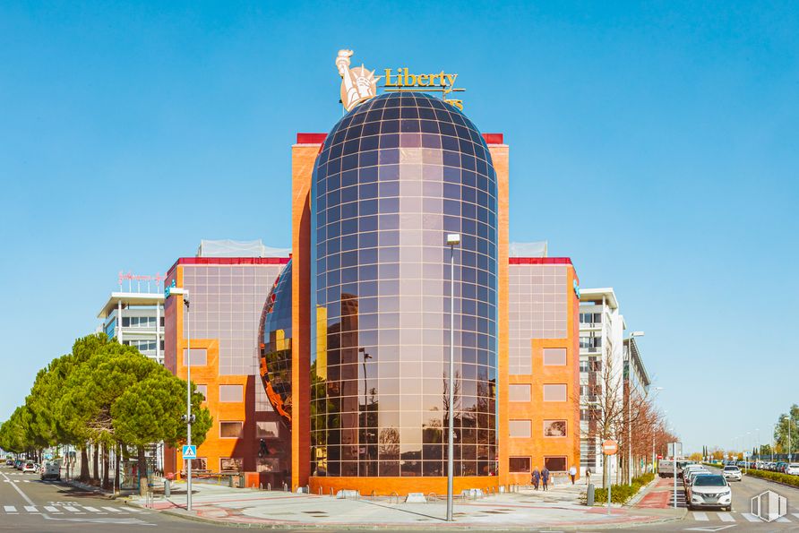 Oficina en alquiler en Edificio Alma, Paseo Doce Estrellas, 4, Barajas, Madrid, 28042 con edificio, cielo, rascacielos, árbol, bloque de torres, torre, arquitectura, planta, diseño urbano y condominio alrededor