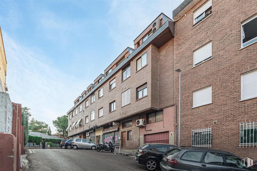 Local en venta en Calle Nueva, 16, Las Rozas de Madrid, Madrid, 28230 con coche, ventana, vehículo terrestre, cielo, rueda, edificio, nube, neumático, propiedad y vehículo alrededor